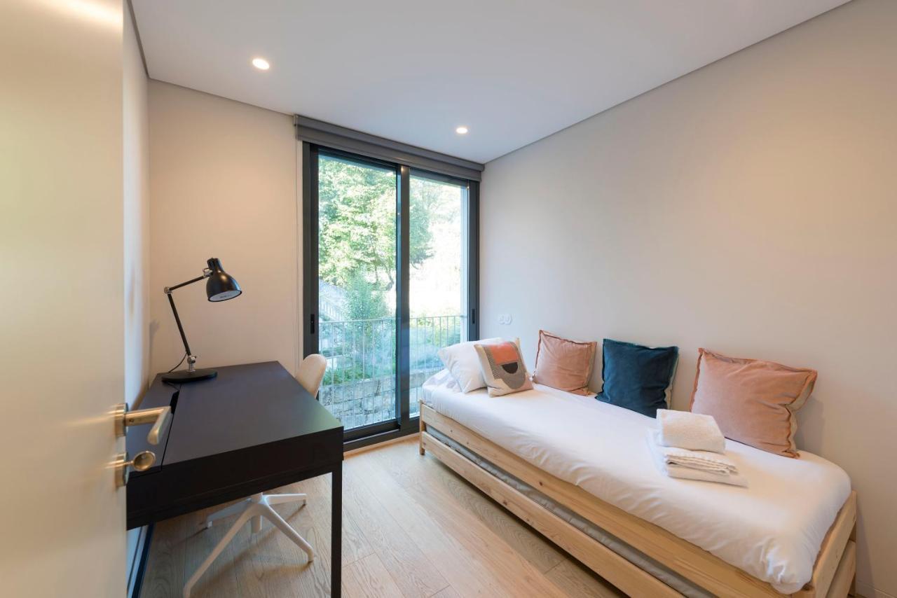 Lovelystay - Primrose 2Br Flat With Free Parking, Ac And Balcony Порту Экстерьер фото